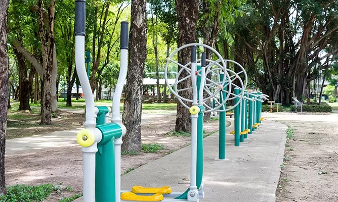 park-workout-equipment-3.jpg